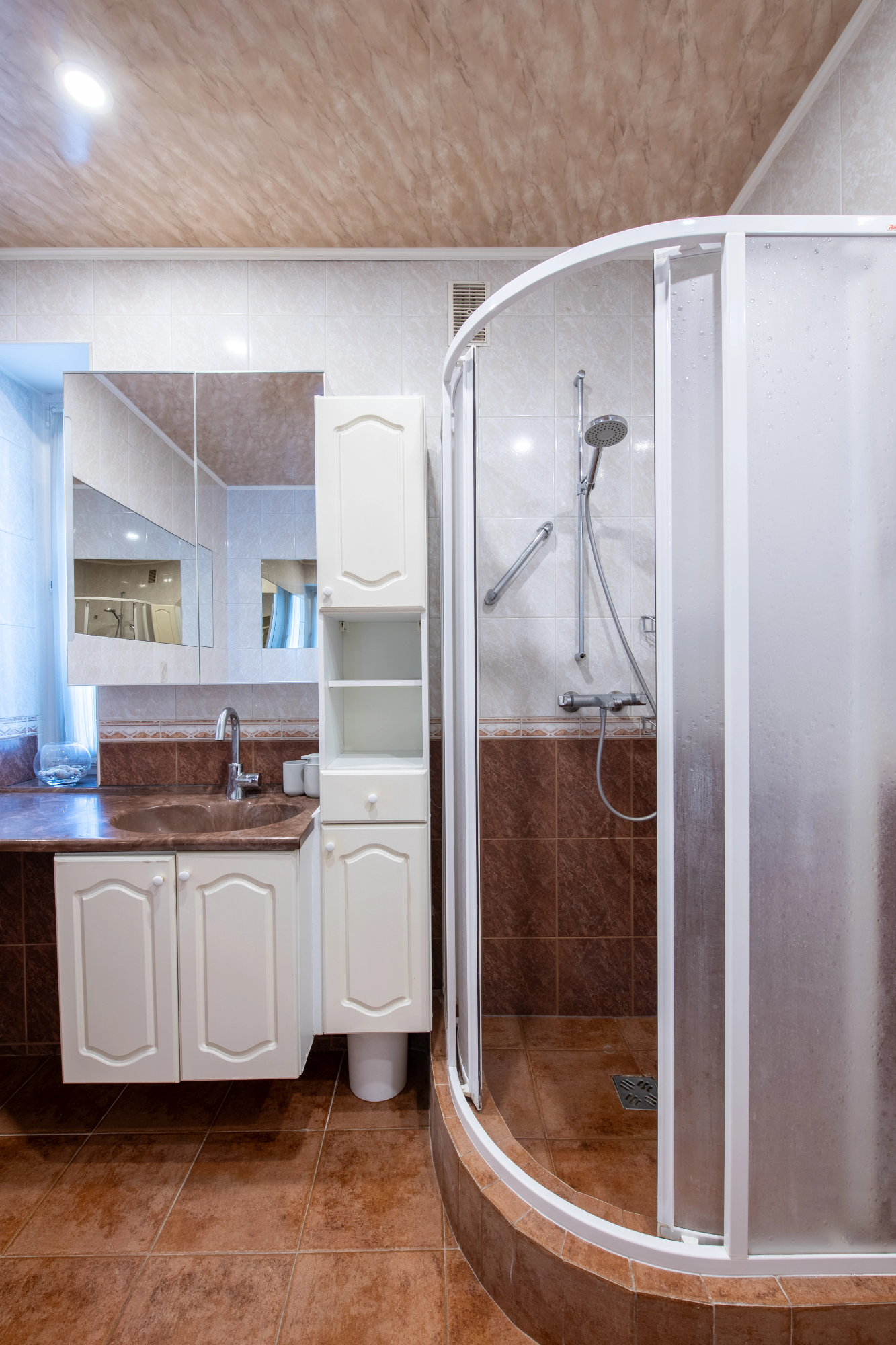 Dodatek tuš kabine v kopalnici je bila dobra odločitev